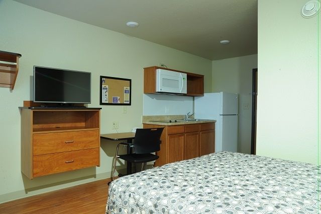 Woodspring Suites Columbus Urbancrest Grove City Room photo